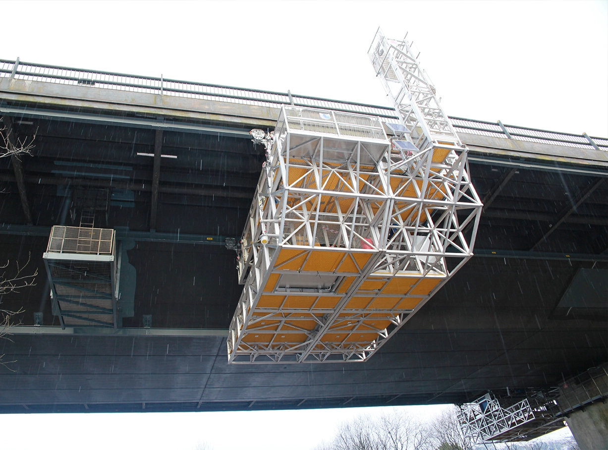 Permanent underdeck gantries installed on Erskine bridge